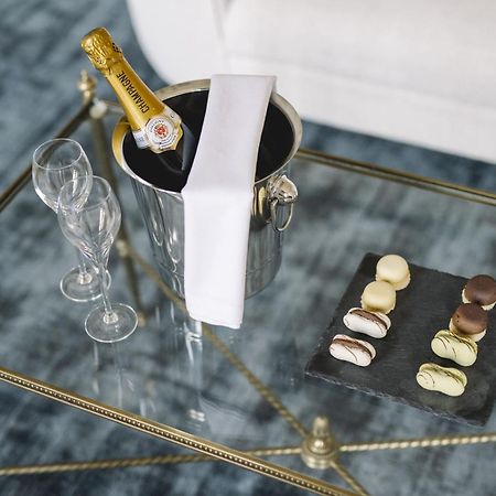 Chateau De L'Aile- Boutique Suites เวอเวย์ ภายนอก รูปภาพ