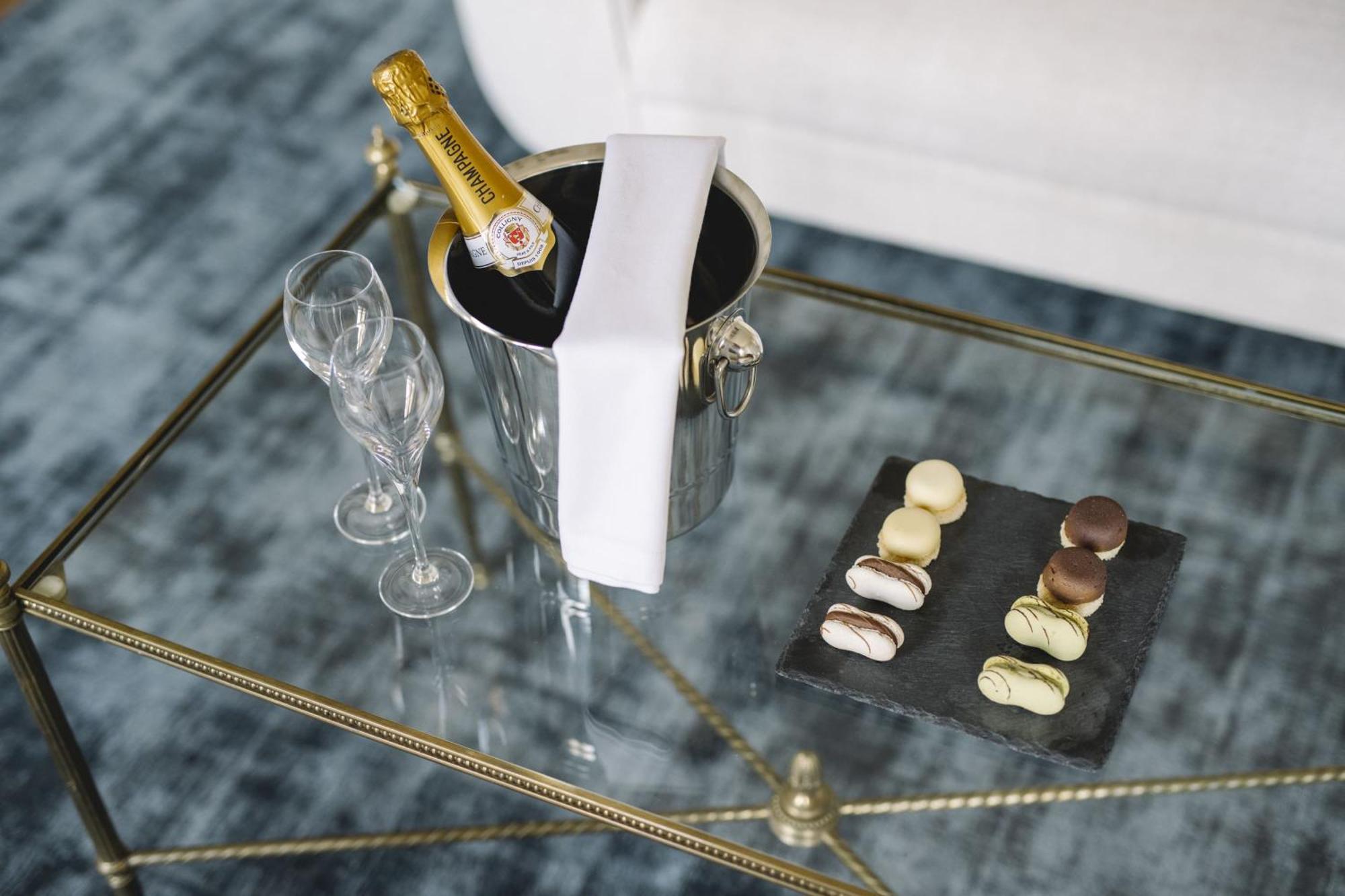 Chateau De L'Aile- Boutique Suites เวอเวย์ ภายนอก รูปภาพ