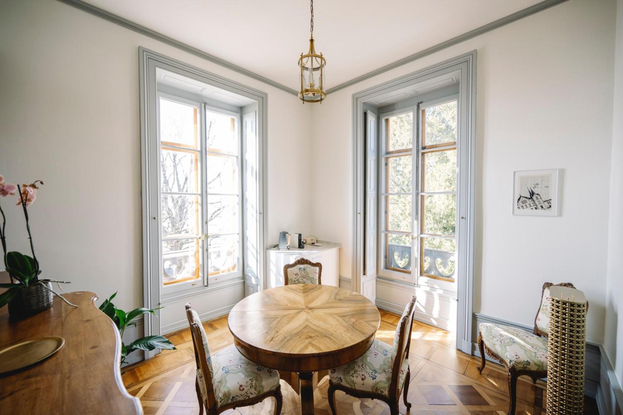 Chateau De L'Aile- Boutique Suites เวอเวย์ ภายนอก รูปภาพ