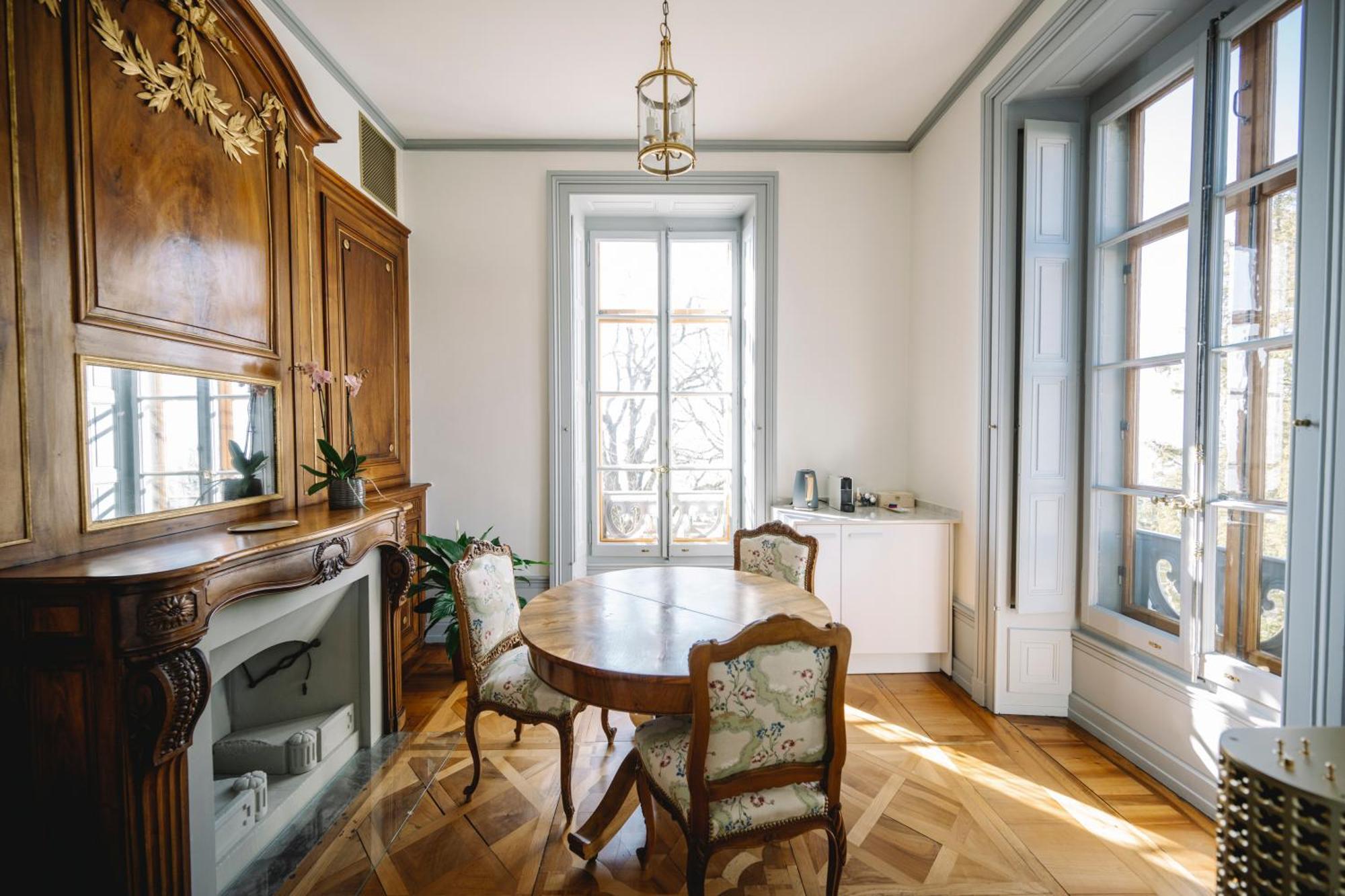 Chateau De L'Aile- Boutique Suites เวอเวย์ ภายนอก รูปภาพ