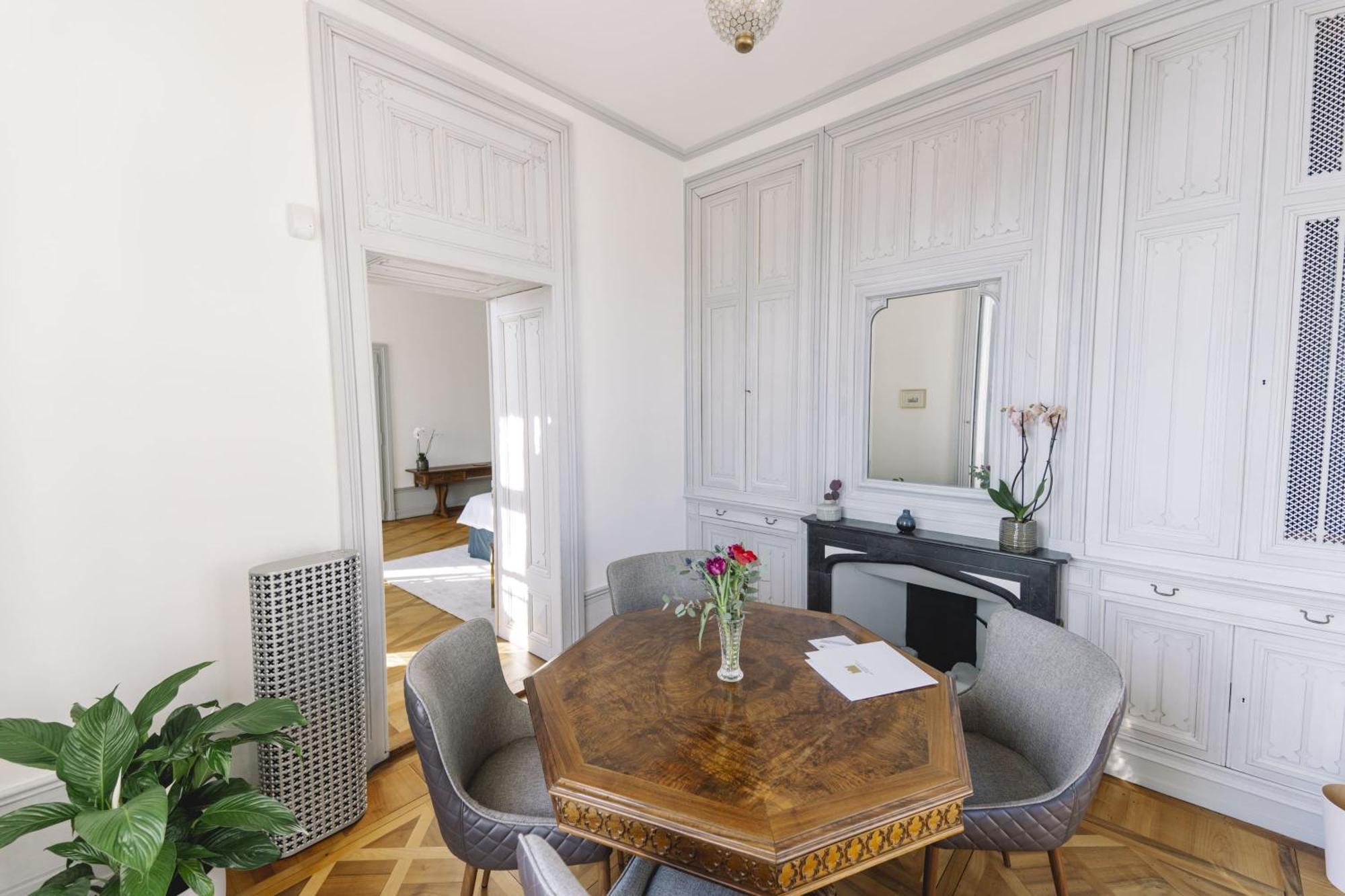 Chateau De L'Aile- Boutique Suites เวอเวย์ ภายนอก รูปภาพ
