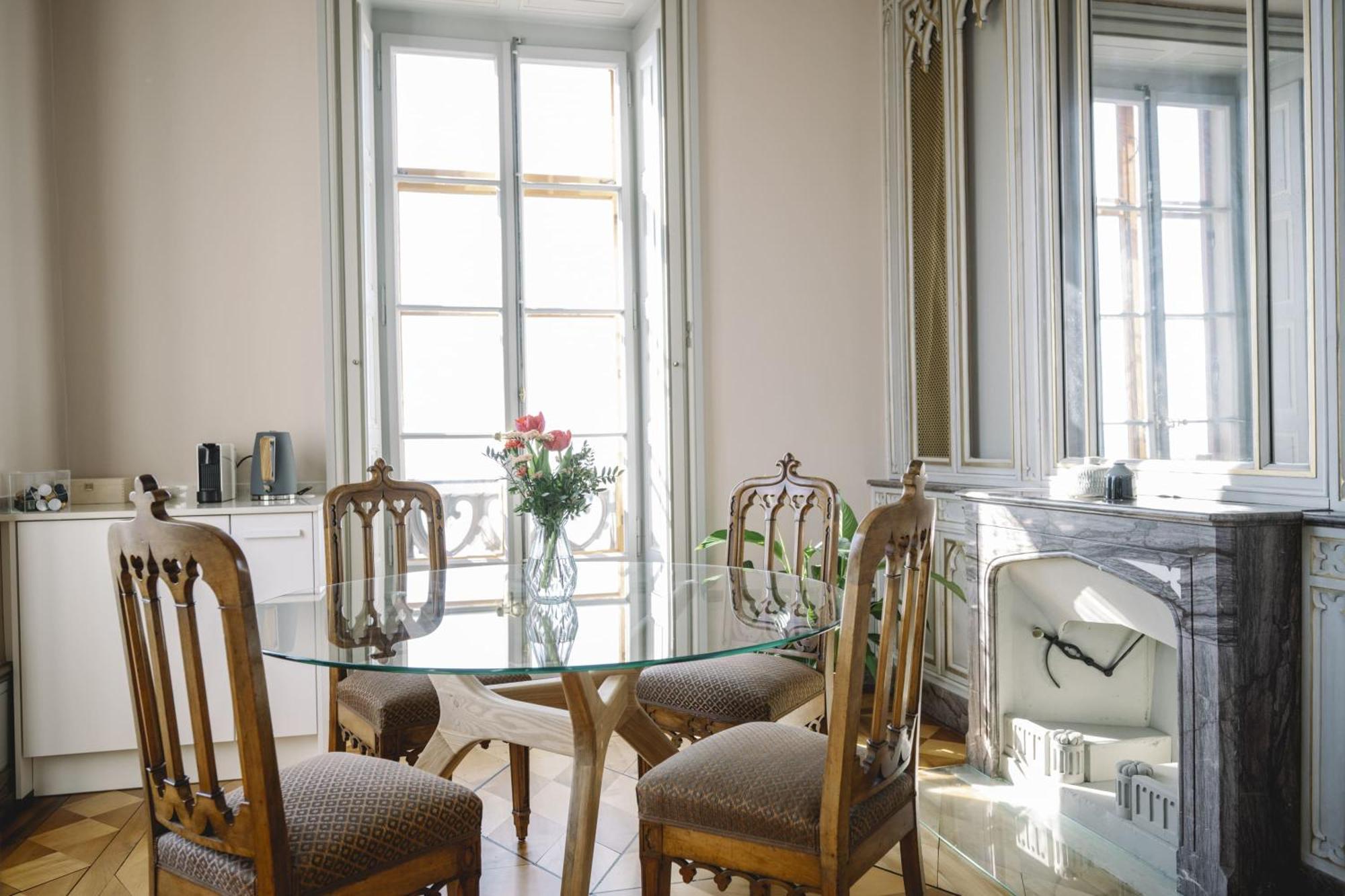 Chateau De L'Aile- Boutique Suites เวอเวย์ ภายนอก รูปภาพ